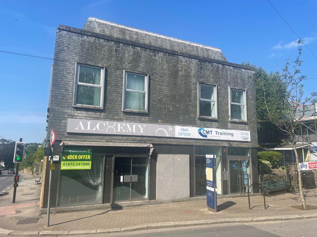 Lot: 161 - SUBSTANTIAL COMMERCIAL PREMISES WITH PLANNING FOR CONVERSION - External front view of property